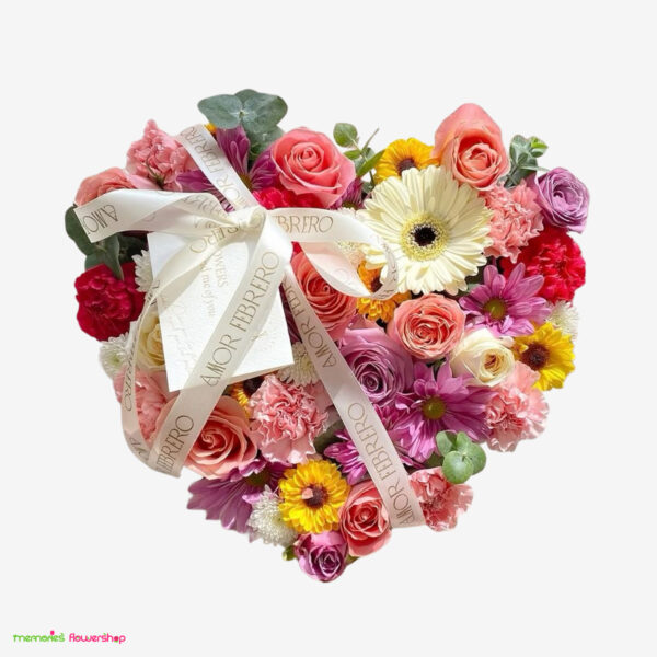 Arreglo floral BELLEZA ATEMPORAL - Corazón primaveral con flores de temporada